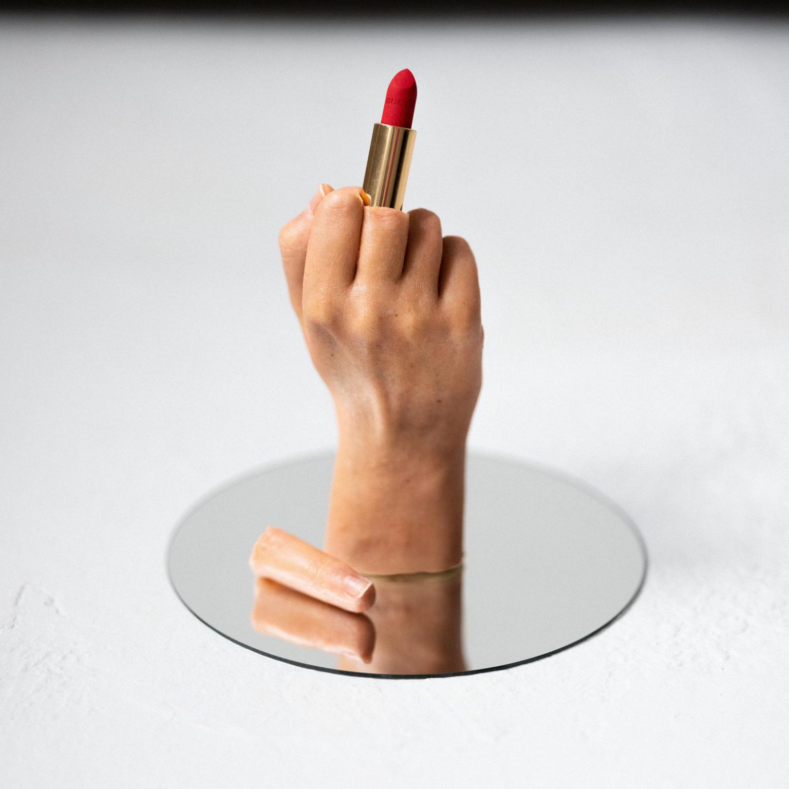 Porträt einer hyperrealistischen Figurenarbeit von Julia Heppner